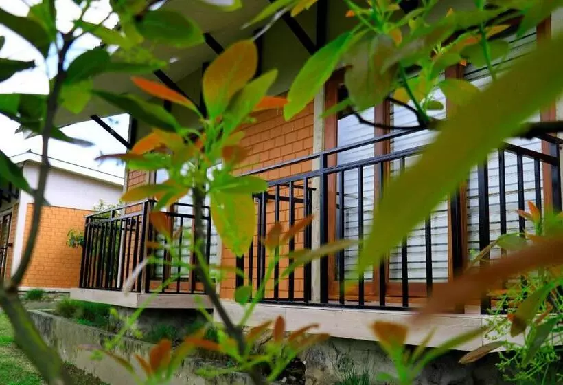 ホテル Kalongo Farm Ecosystem Homes