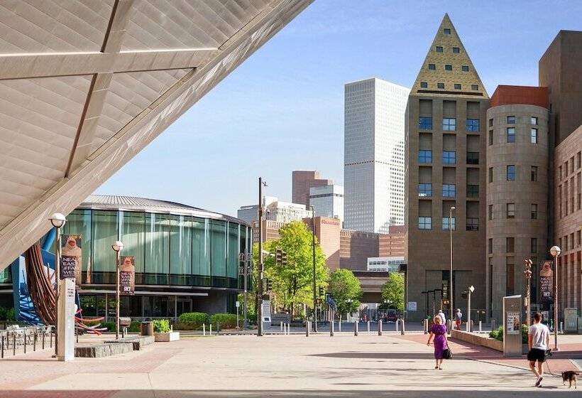 هتل The Acoma House