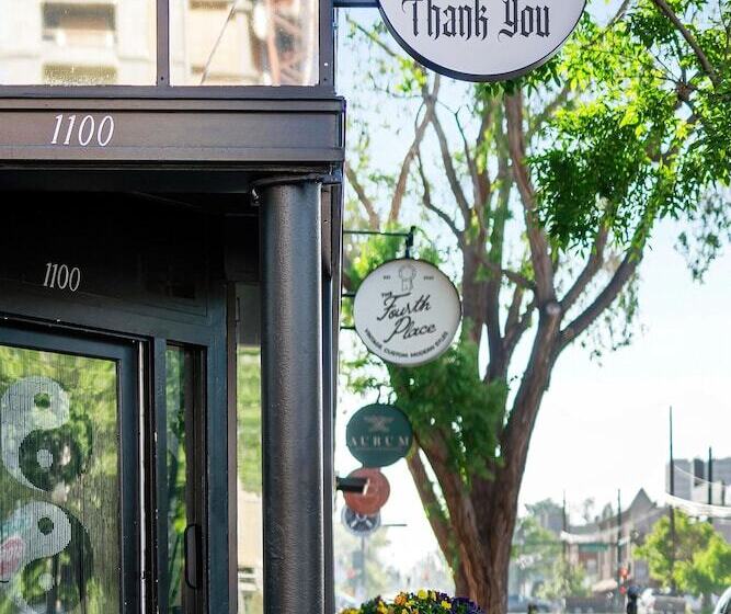 هتل The Acoma House