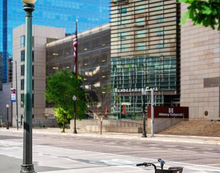 هتل The Acoma House