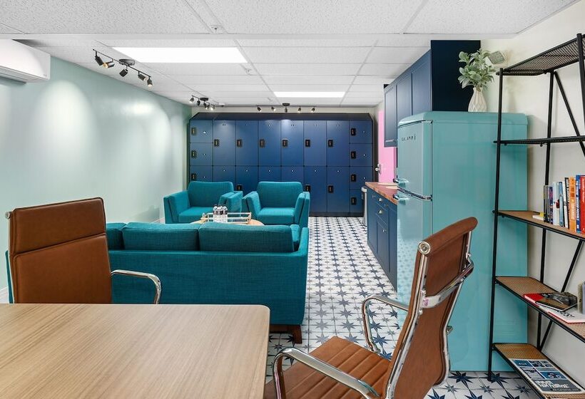 هتل The Acoma House