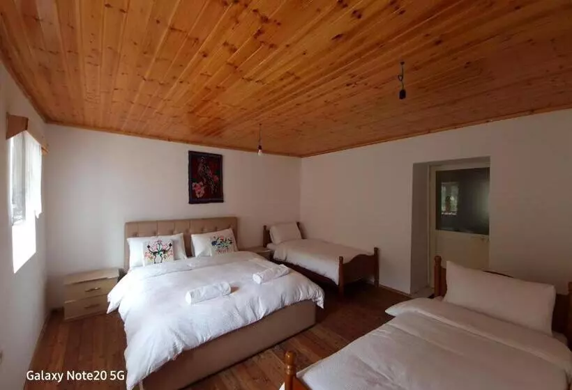 Majatalo Mountain Vista Guesthouse Shkafi