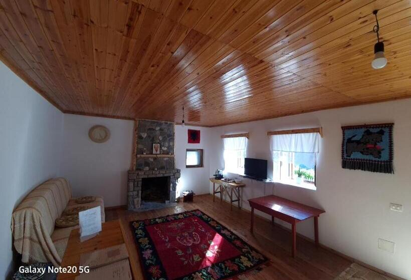 پانسیون Mountain Vista Guesthouse Shkafi