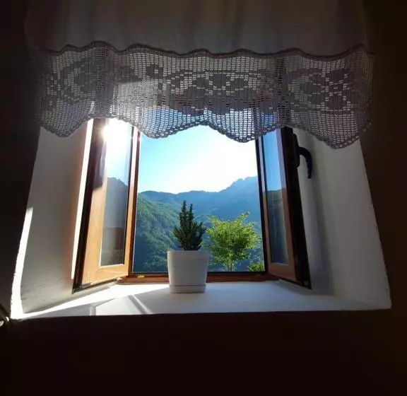 Majatalo Mountain Vista Guesthouse Shkafi