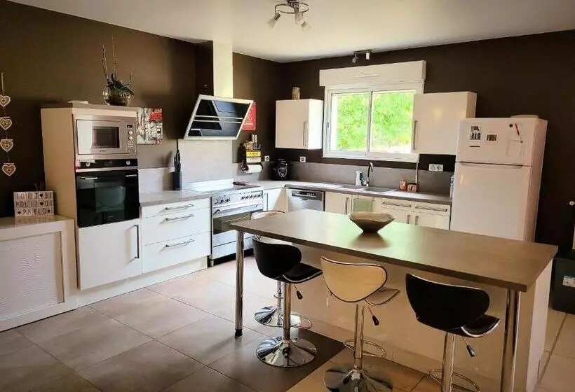 Aamiaismajoitus (B&B) Au Vendangeoir Chambres D Hôtes