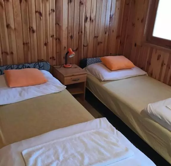 Aamiaismajoitus (B&B) Cuki Lak