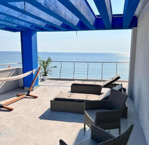 پانسیون Kir House On The Beach