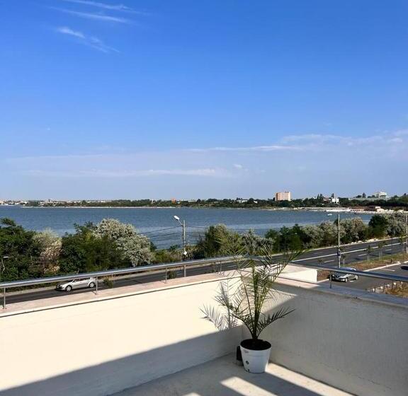 پانسیون Kir House On The Beach