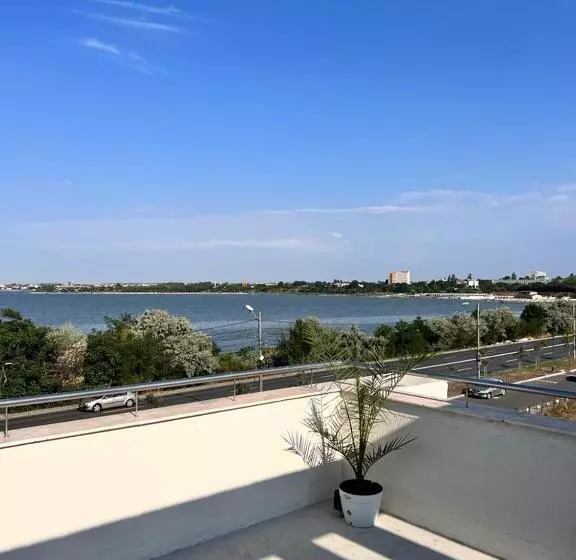 Majatalo Kir House On The Beach