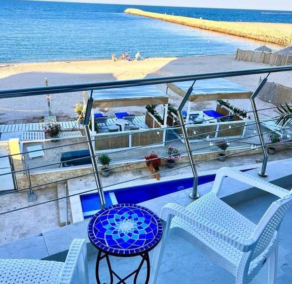 پانسیون Kir House On The Beach