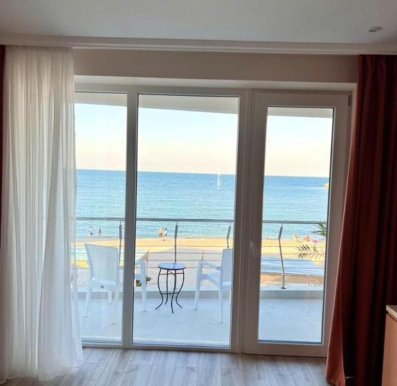 پانسیون Kir House On The Beach