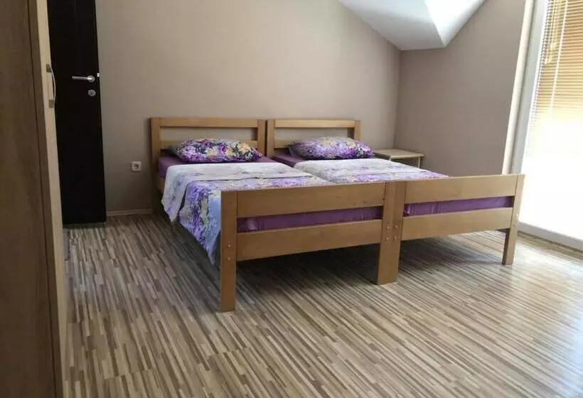 پانسیون Struga Rooms/dhoma/sobi