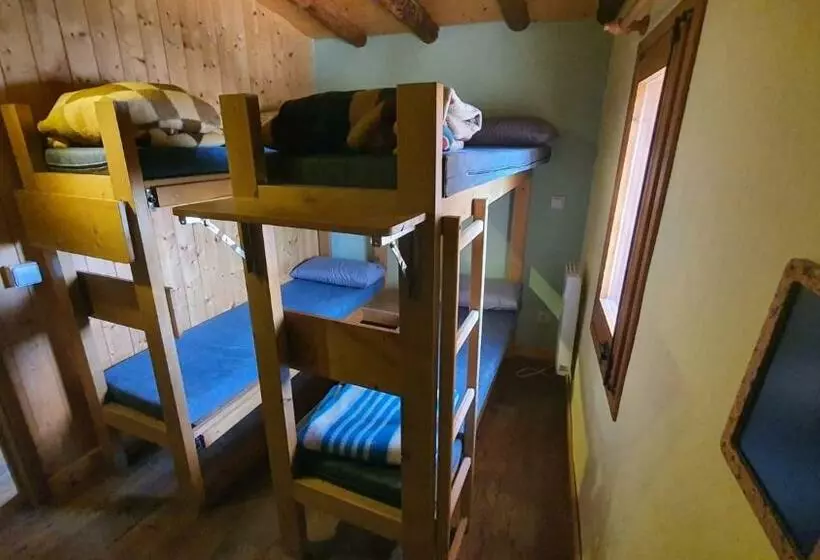 Retkeilymaja Refugi De Siurana