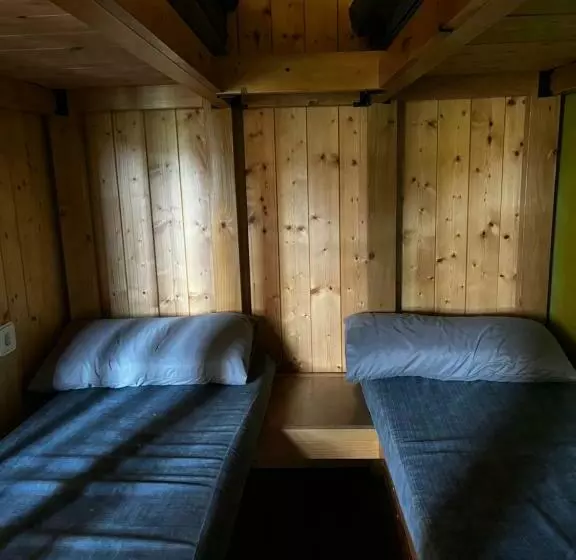 Retkeilymaja Refugi De Siurana