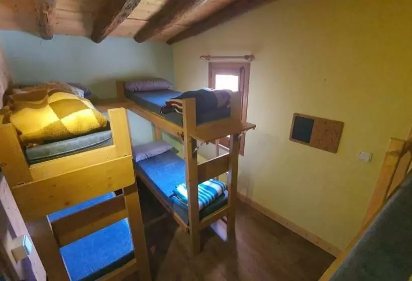 Retkeilymaja Refugi De Siurana