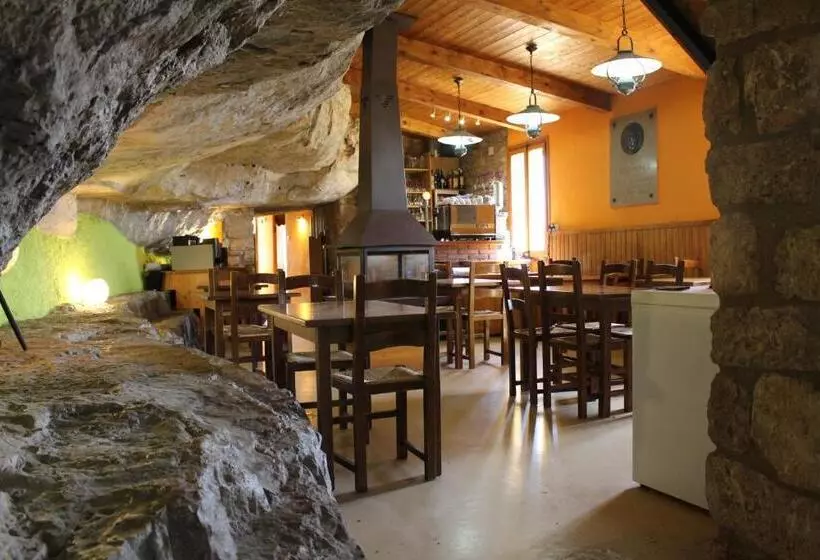 Retkeilymaja Refugi De Siurana