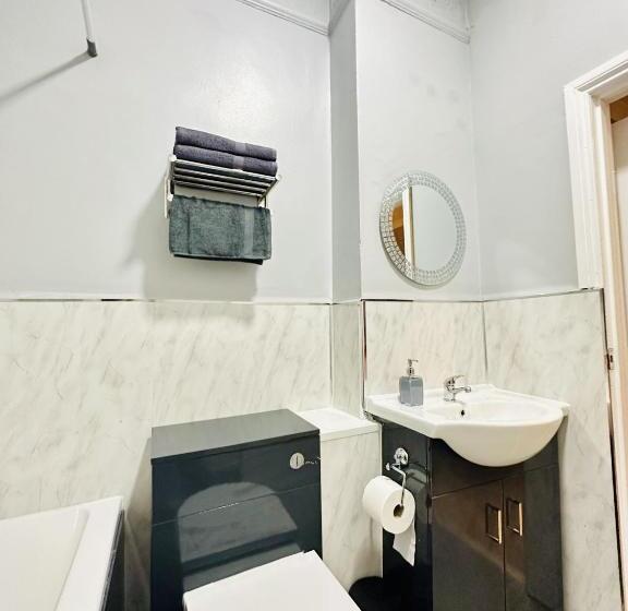 مبيت وإفطار Sandys Holidays Home