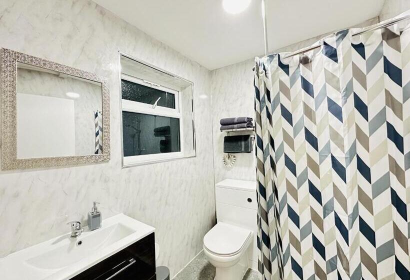 مبيت وإفطار Sandys Holidays Home