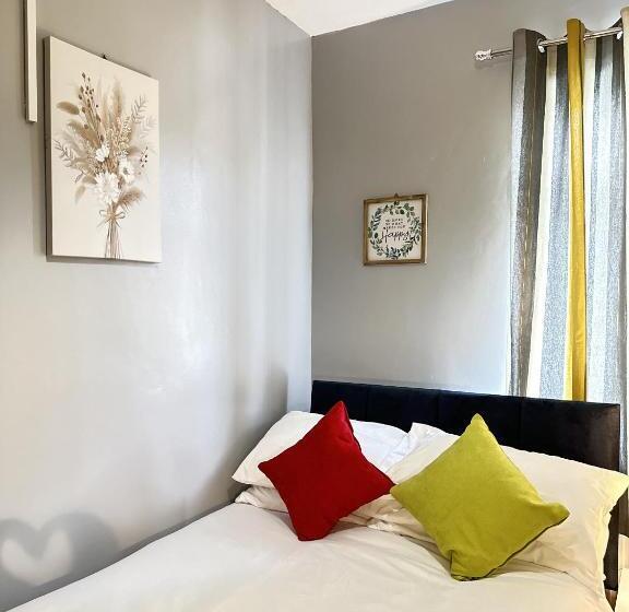 مبيت وإفطار Sandys Holidays Home