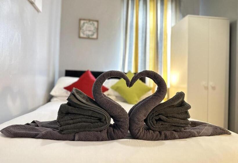 مبيت وإفطار Sandys Holidays Home