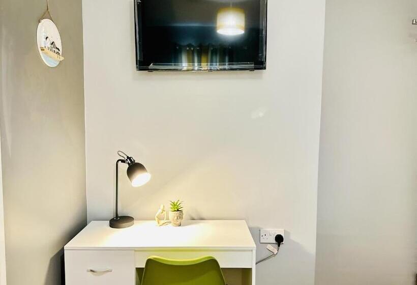 مبيت وإفطار Sandys Holidays Home