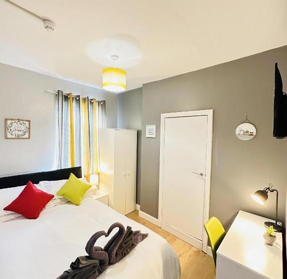 مبيت وإفطار Sandys Holidays Home