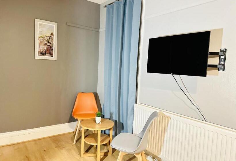 مبيت وإفطار Sandys Holidays Home