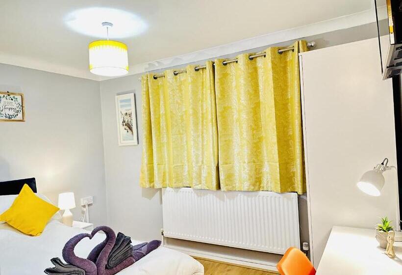 مبيت وإفطار Sandys Holidays Home