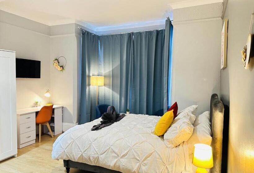 مبيت وإفطار Sandys Holidays Home