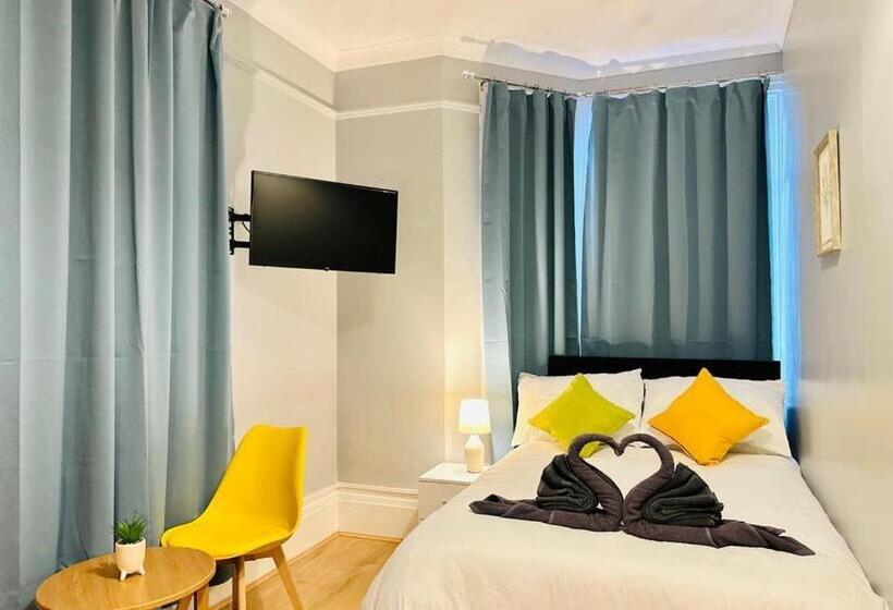 مبيت وإفطار Sandys Holidays Home