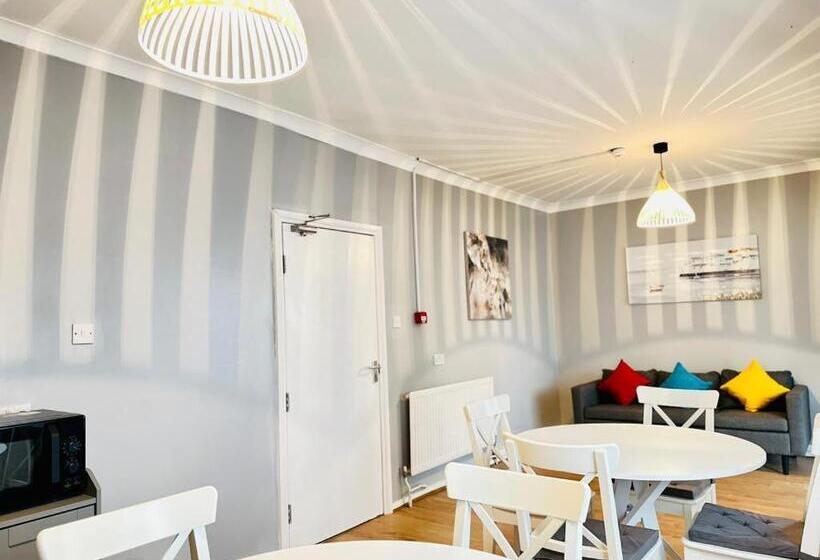 مبيت وإفطار Sandys Holidays Home