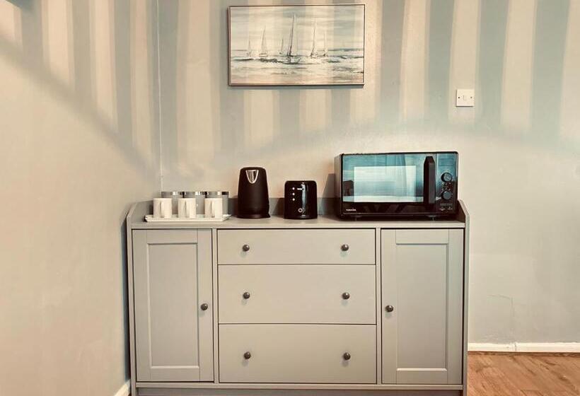 مبيت وإفطار Sandys Holidays Home