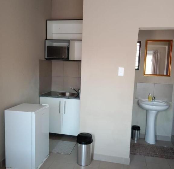 Pension Rasesa Guest House