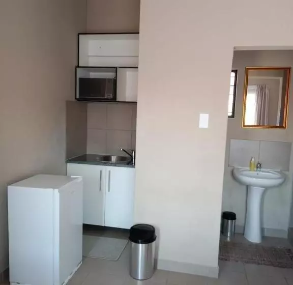 Majatalo Rasesa Guest House