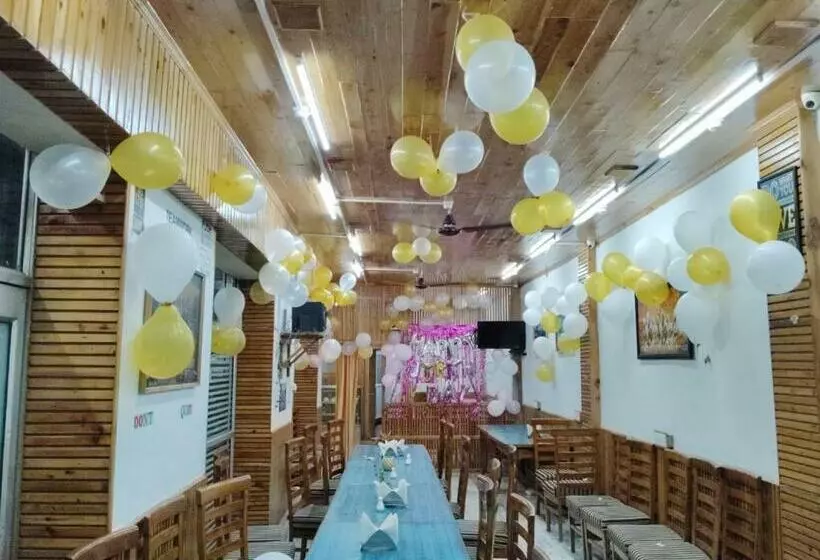 Hotelli Cm Palace   Pure Vegetarian