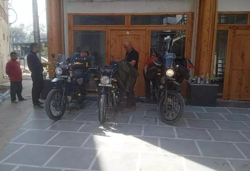 Hotelli Cm Palace   Pure Vegetarian