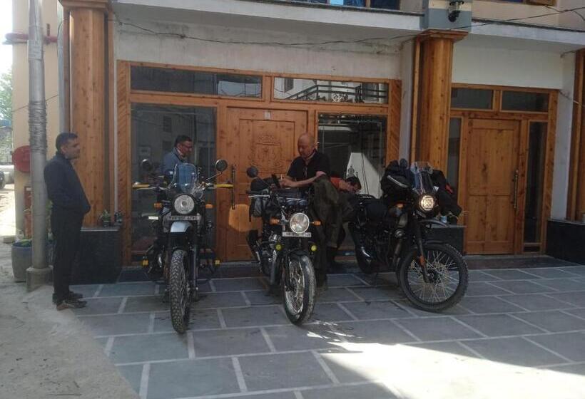 בית מלון כפרי Cm Palace Pure Vegetarian