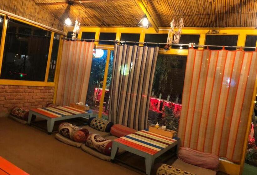 Hotelli Saanjh Cafe & Resorts Pangoot