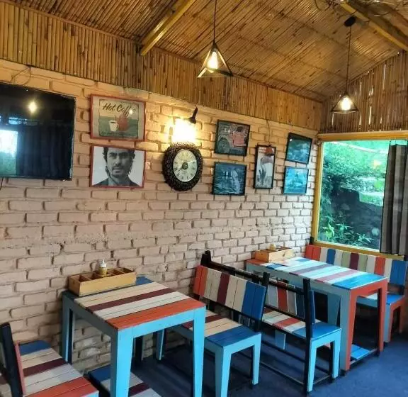 ホテル Saanjh Cafe & Resorts Pangoot