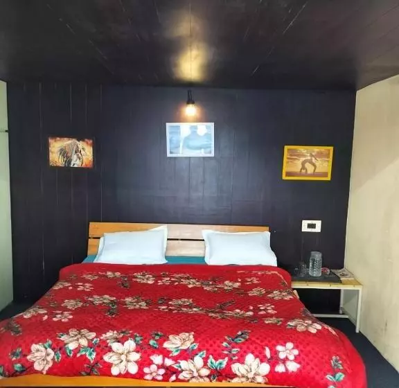 ホテル Saanjh Cafe & Resorts Pangoot