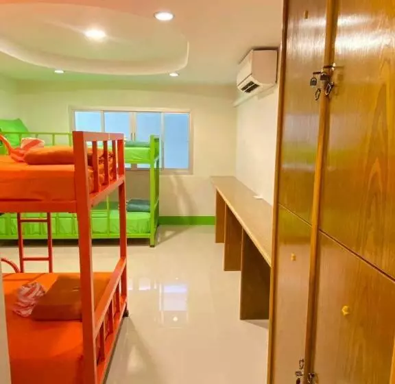 Lotus Party Hostel & Beach Bar