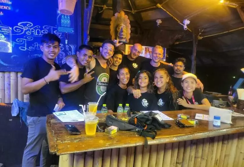 Lotus Party Hostel & Beach Bar
