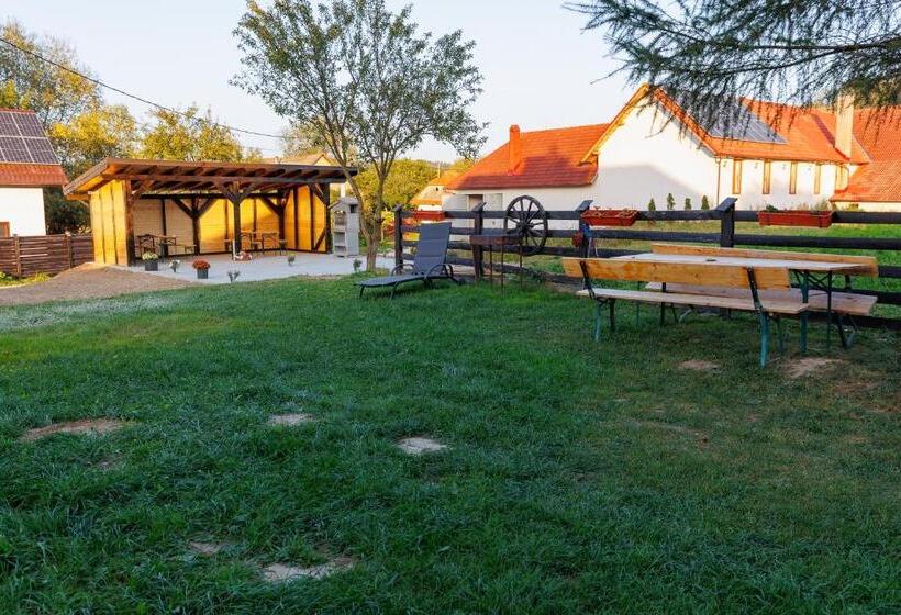 تختخواب و صبحانه Casa Iager Vama Buzaului