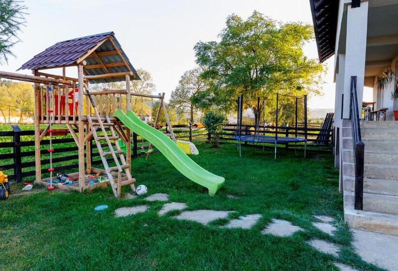 تختخواب و صبحانه Casa Iager Vama Buzaului