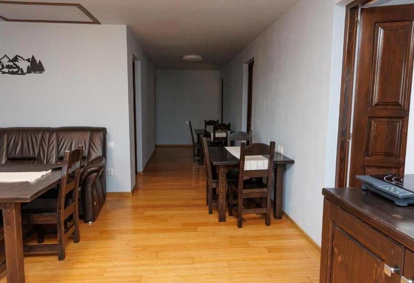 تختخواب و صبحانه Casa Iager Vama Buzaului