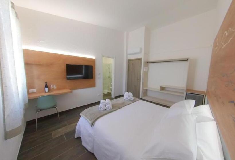 تختخواب و صبحانه Rudini  Charming