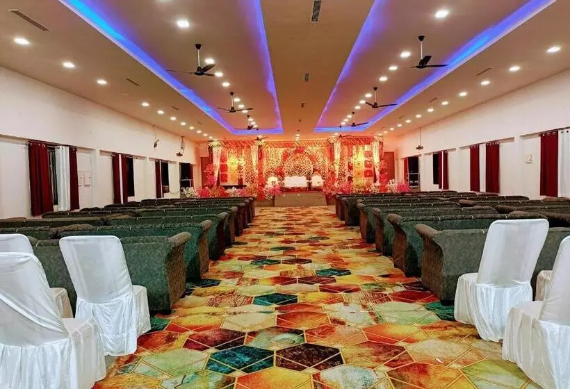 ホテル Lakshya Resort