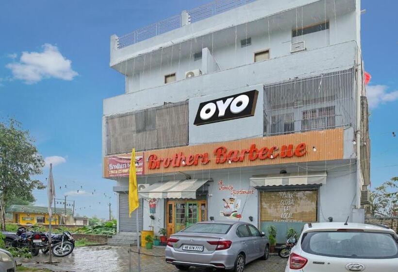 בית מלון כפרי Oyo Flagship Brothers Barbecue