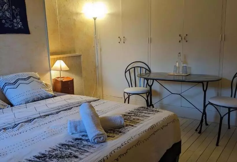 Aamiaismajoitus (B&B) Au Dessus Des Arcades