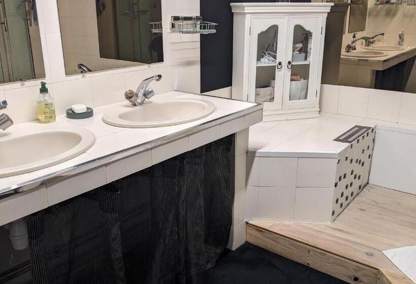 مبيت وإفطار Au Dessus Des Arcades